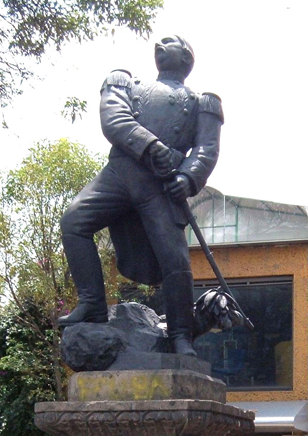 Estatua erigida por el Estado de Querétaro, oprima para ver la biografía.