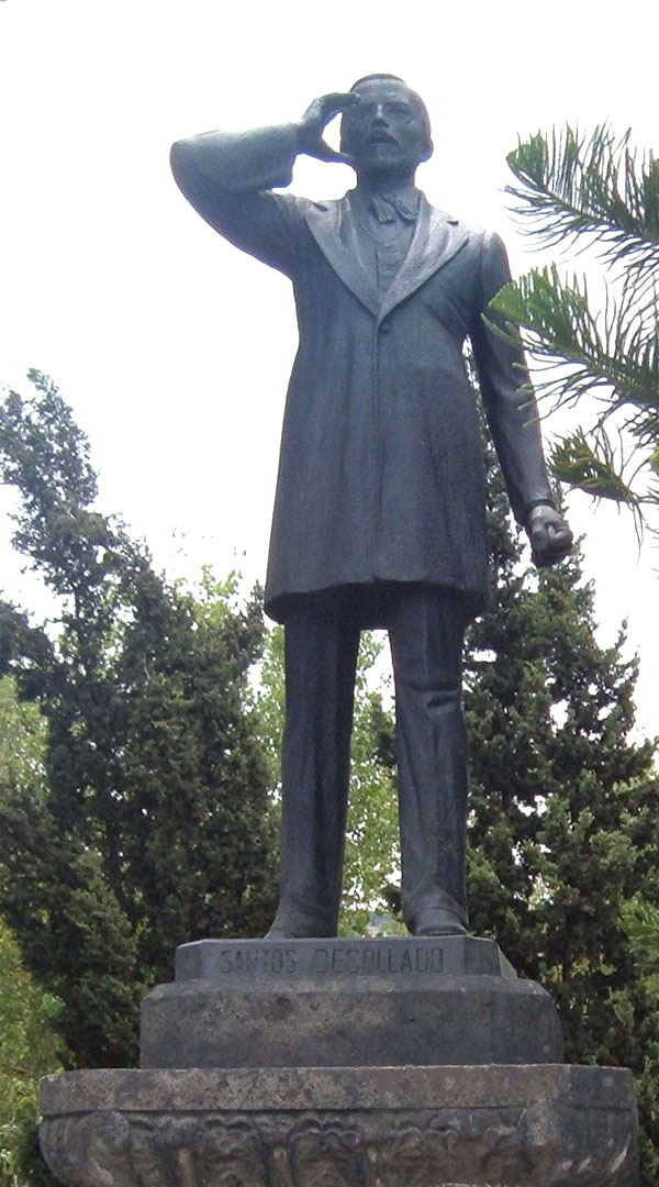 Estatua erigida por el Estado de Guanajuato, oprima para ver la biografía.