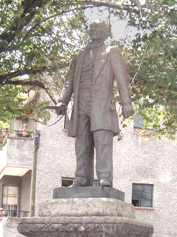 Estatua erigida por el Estado de Baja California Sur, oprima para ver la biografía.