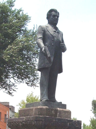 Estatua erigida por el Estado de Tlaxcala, oprima para ver la biografa.